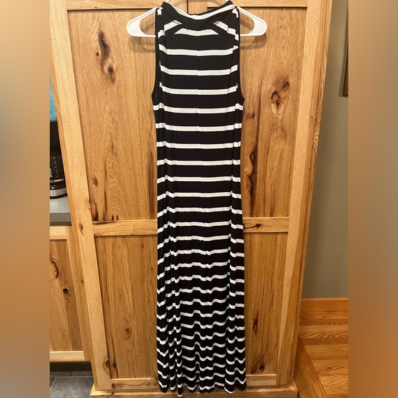Michael Kors MAXI DRESS SIZE M Medium Black and White Striped Cowl Neck - Picture 5 of 6